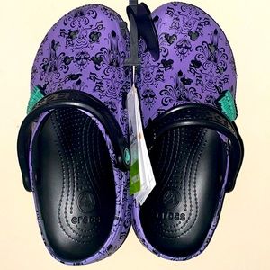 Disney World WDW Haunted Mansion Crocs Sandals NWT WDW Purple